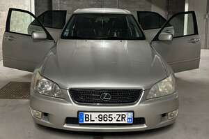 Lexus IS