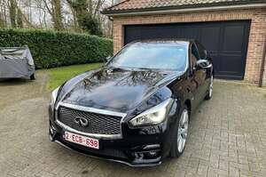 Infiniti Q70