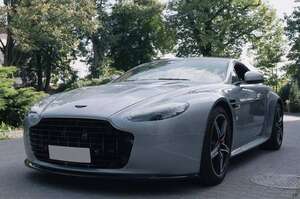 Aston Martin V8
