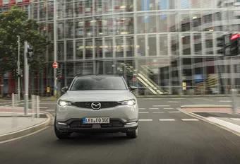 Mazda MX-30 e-Skyactiv : un savoureux contrepoint