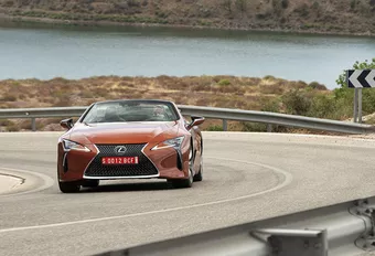 Lexus LC 500 Convertible - Topless geisha