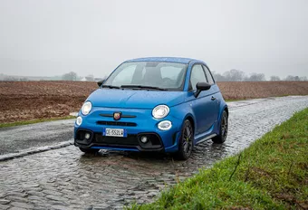 Abarth 595 Competizione 2021 : hooligan bleu