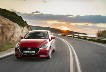 Mazda 2 e-Skyactiv-G 90  (2022) - bijstandsbenzine