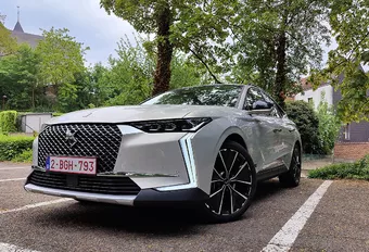 DS 4 E-Tense 225 Cross (2022) - pas comme les autres