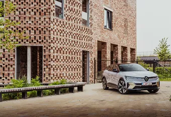 Renault Mégane E-Tech EV60 R220 (2022) - in detail