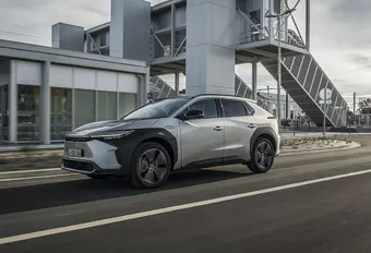 Toyota bZ4X AWDi (2022) - in detail