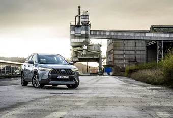 Toyota Corolla Cross 2.0 Hybrid (2023) - in detail