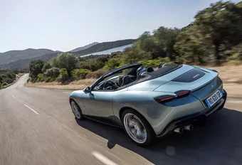 Ferrari Roma Spider (2023) - sobere sensualiteit