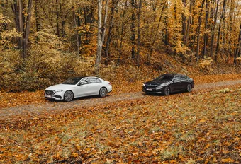 Fotofinish beslist klassieke strijd tussen de BMW 5 Reeks en de Mercedes E-Klasse