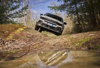 Review Jeep Avenger e-hybrid (2024)