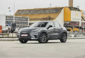 Lexus LBX 1.5 HEV: L'équilibriste