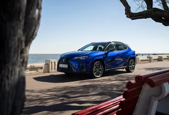 Lexus UX, de 250h à 300h