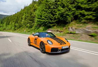 Porsche 911 GTS Cabriolet T-Hybrid 70 Spirit (2025) - Toujours vivante