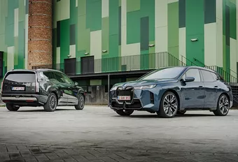 BMW iX xDrive45 vs. Hyundai Ioniq 9 Dual Motor Performance: Le choc des titans