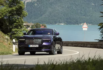Rolls-Royce Black Badge Spectre (2025) : casual chic