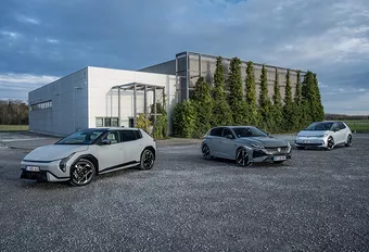 Kia EV4 vs. Peugeot E-308 vs. Volkswagen ID.3 : Compactes et électriques