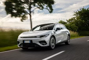 Le Leapmotor B05 (2026) : un concurrent interne pour les Opel Astra et Peugeot 308?