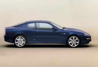 BMW 645 Ci vs Maserati Coupé 4.2 V8