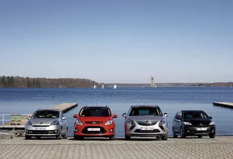 Ford Grand C-Max 2.0 TDCi 136, Mazda 5 1.6 CDVi 115, Opel Zafira Tourer 2.0 CDTI 130 en Renault Grand Scénic 1.6 dCi 130 : Gezinsbond