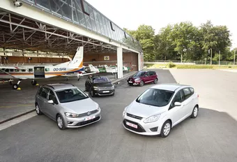 Citroën C4 Picasso 1.6 e-HDi 115, Ford C-Max 1.6 TDCi 115, Renault Scénic 1.5 dCi 110 en Volkswagen Golf Sportsvan 1.6 TDI 110 : Zand in de ogen