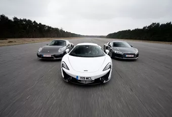 Porsche 911 Turbo S tegen twee concurrenten