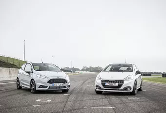 Ford Fiesta ST200 vs Peugeot 208 GTi