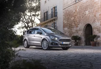 Ford S-Max «8F» : Deux boîtes en une