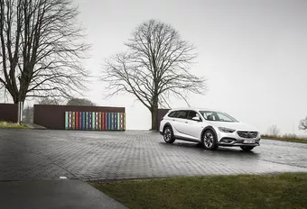 Opel Insignia Country Tourer 2.0 CDTI 210 : Stoere luxebreak