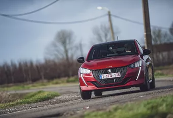 Peugeot 208 1.2 PureTech 100 : La Lionne mise sur le style