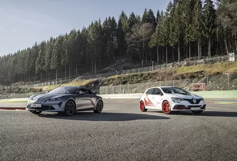 Renault Mégane R.S. Trophy-R vs Alpine A110S