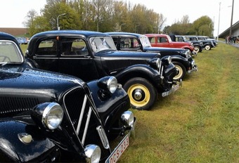 Oude Citroëns en Panhards aan Atomium #1