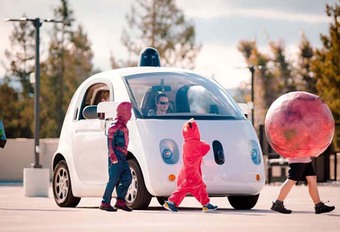 De Google Car gaat communiceren met voetgangers #1