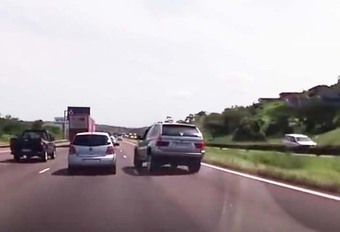 VIDEO - Woede achter het stuur, ongeval tot gevolg #1