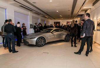 Aston Martin DB10 van James Bond geveild voor 3,13 miljoen euro #1