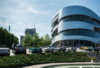 Mercedes wenst BMW gelukkige verjaardag #1