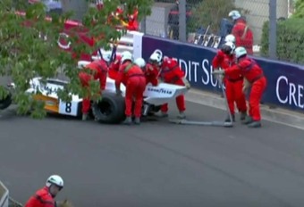 Kraanman laat McLaren-raceauto vallen tijdens Grand Prix Historique van Monaco #1