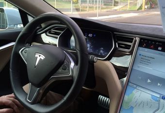 Tesla Autopilot : campagne de communication #1