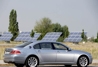 La BMW Hydrogen 7 roule à l'hydrogène et à l'essence #1