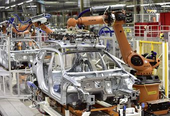 Volkswagen schort productie van Golf en Passat op #1