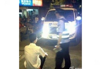 China: politie deelt straffen uit bij overtredingen  #1