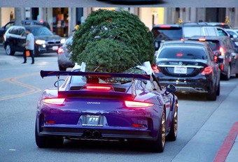 BIJZONDER – Man vervoert kerstboom met zijn GT3 RS #1