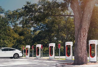 Tesla: ‘profiteurs’ van superchargers zullen betalen #1
