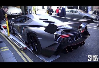 Lamborghini: een van vier Veneno’s in Londen geleverd #1