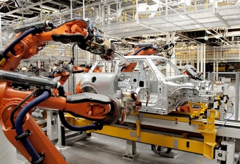 Nedcar-fabriek gaat BMW's bouwen, binnenkort ook Tesla?