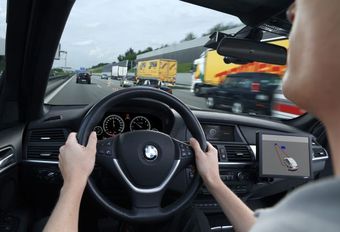 BMW : navigation à jour avec les caméras et Mobileye #1