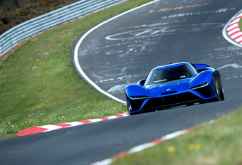 Is een elektrische supercar wel sneller dan een klassieke sportwagen? #1