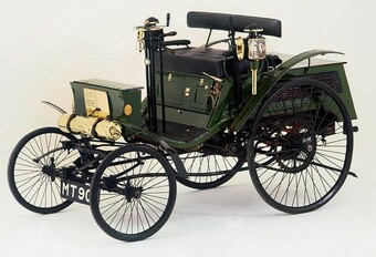 De eerste verkeersboete voor een auto werd in 1896 uitgeschreven #1