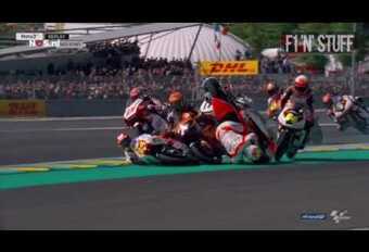 Groepscrash in Moto 3 #1