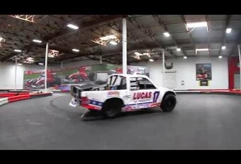 Trail-terreinwagen op een kartpiste #1