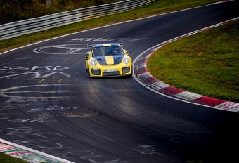 Porsche 911 GT2 RS : 6 min 47,3 s sur le Nürburgring #1